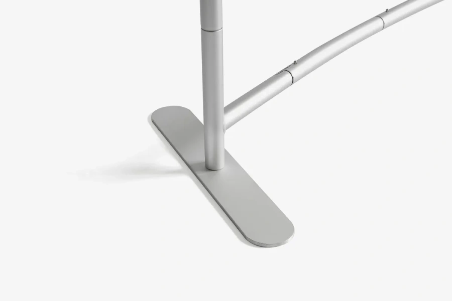 stopa ścianki łukowej z nadrukiem.webp