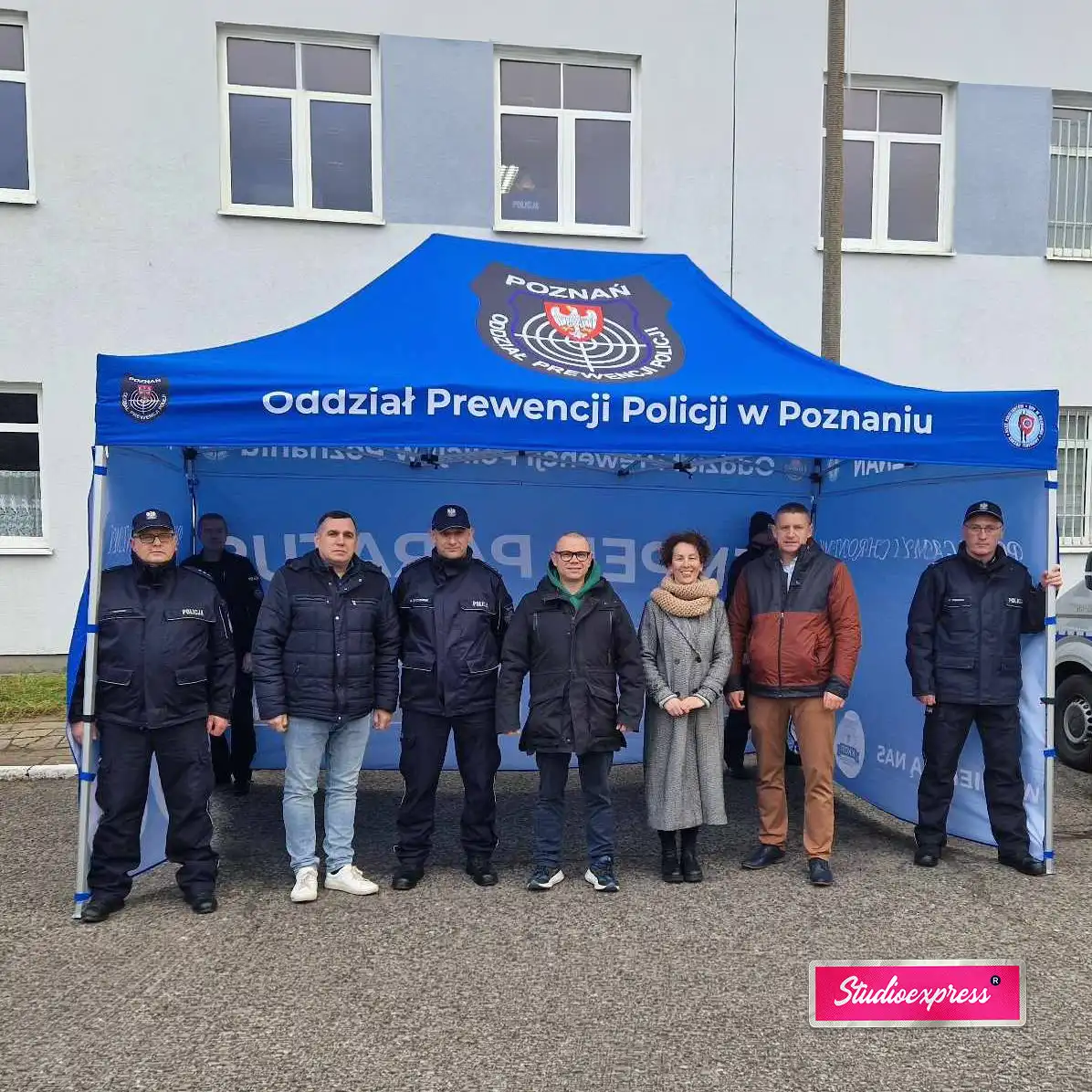 namiot reklamowy 3x4,5 dla pllicji w p[oznaniu
