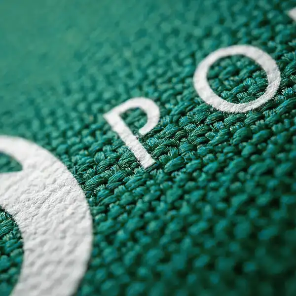 Druk sublimacyjny w namiocie eventowym Kermit's Place 4x4 - zbliżenie makro