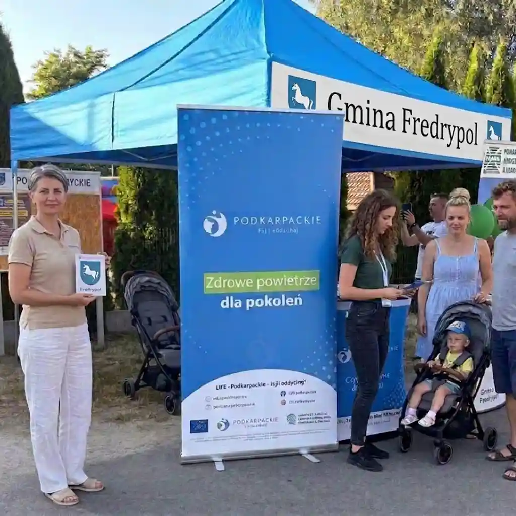 promocja-z-rollup-herbem-gminy-frerypol-z-mieszkancami