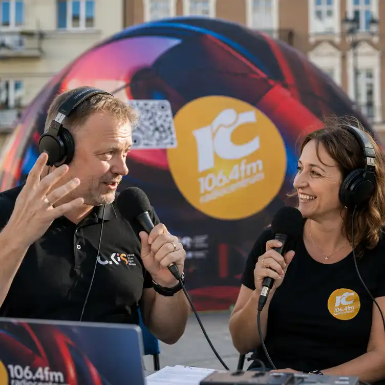 dmuchany namiot reklamowy igloo dla radia kalisz
