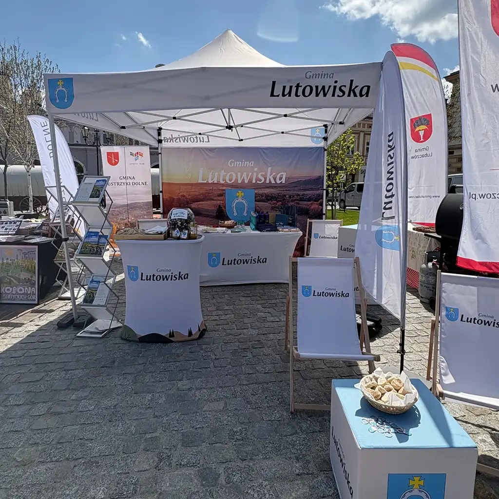 stoisko eventowe z namiotem reklamowym dla gminy liutowiska